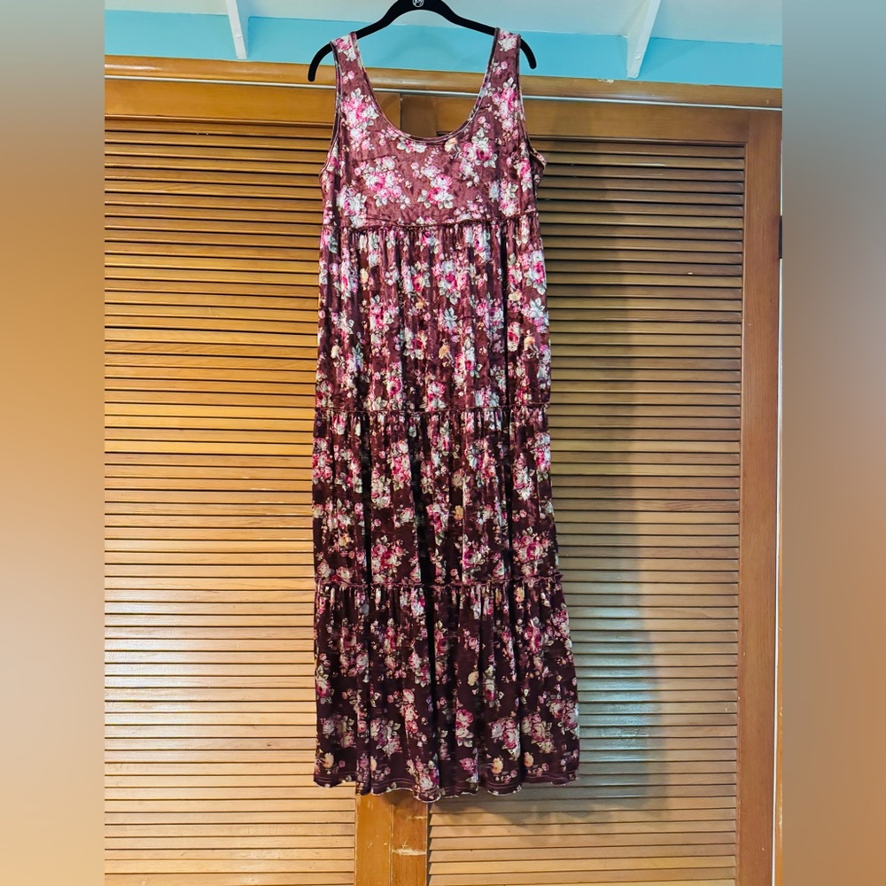 Natural Life Karlie floral velvet tiered maxi dress - Picture 2 of 9